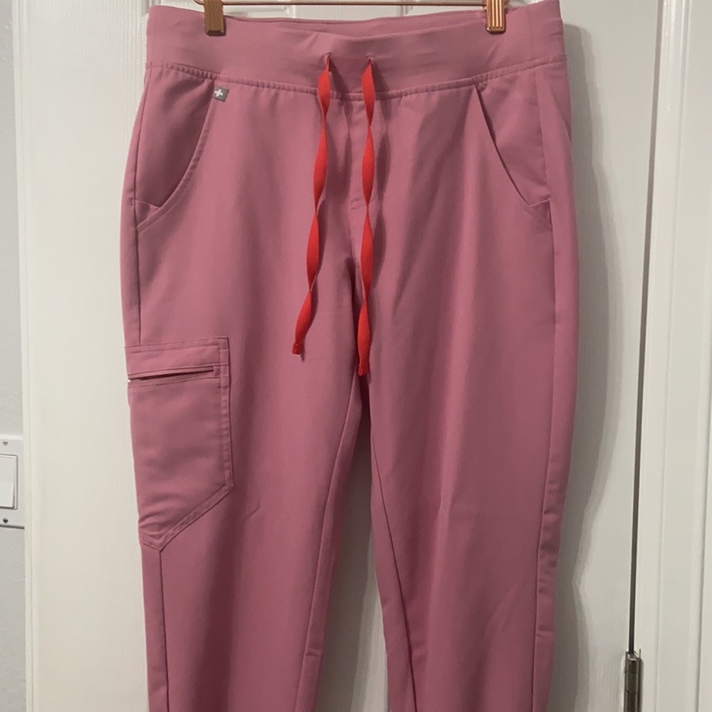 Figs Scrubs Chalk Pink